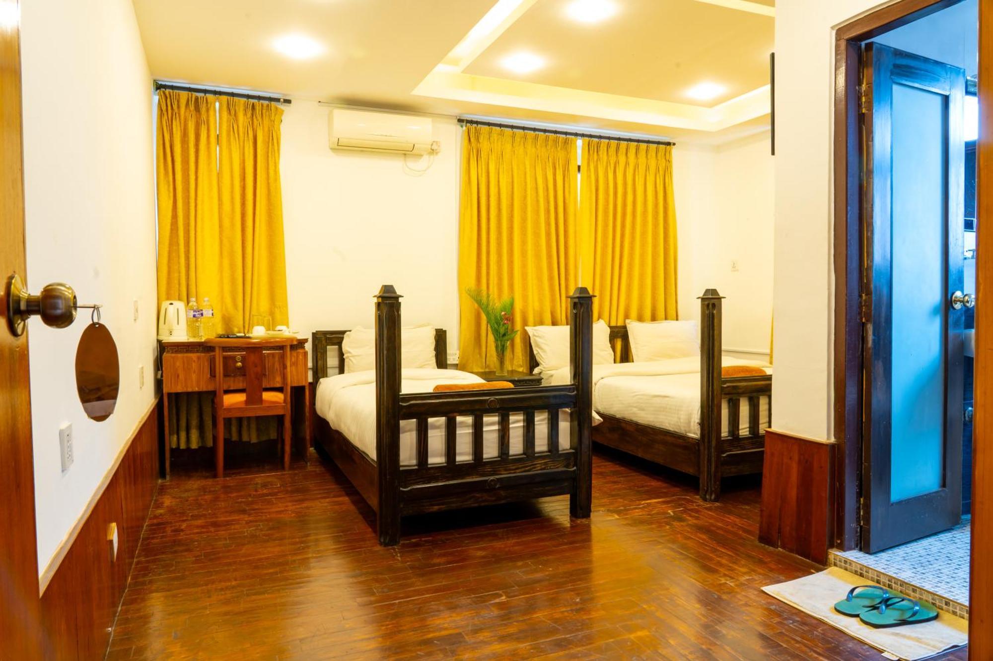 Hotel Ganesh Himal Kathmandu Exterior foto