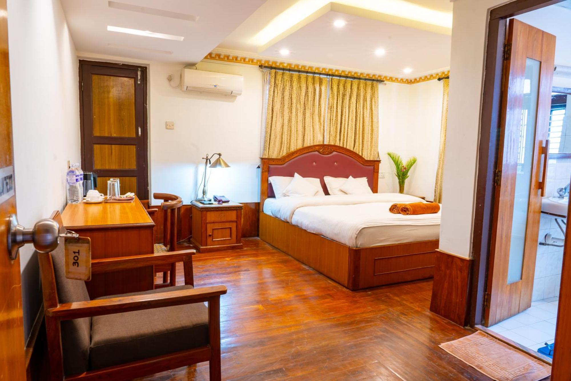 Hotel Ganesh Himal Kathmandu Exterior foto