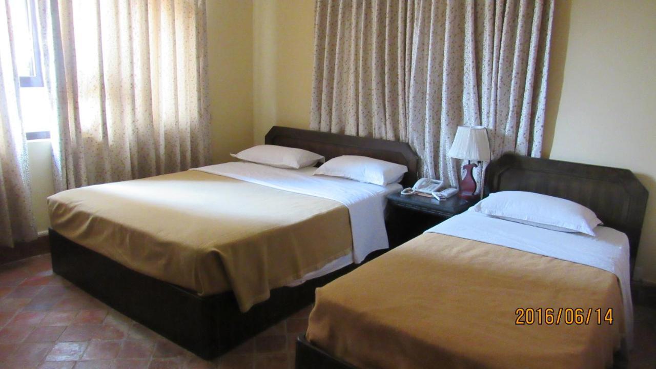 Hotel Ganesh Himal Kathmandu Exterior foto